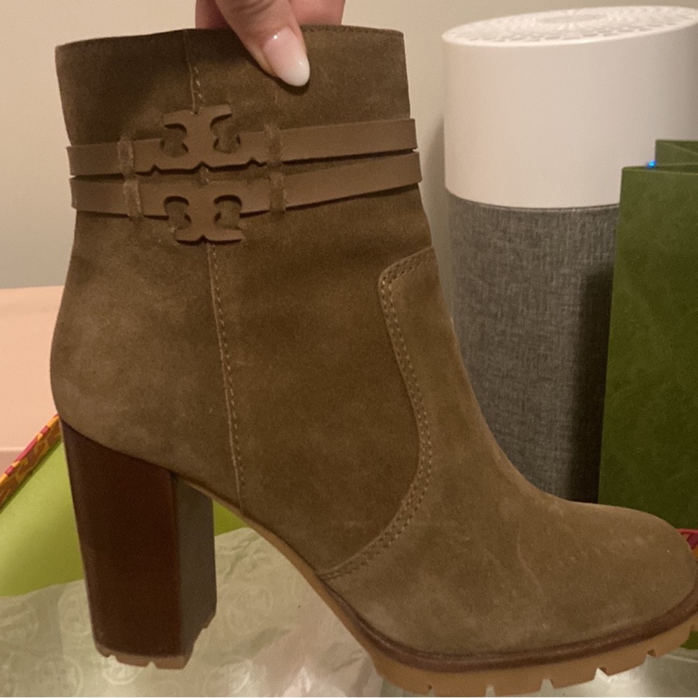 Tori Burch lug sole boots.